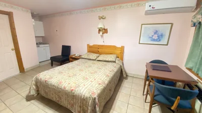 MOTEL 19