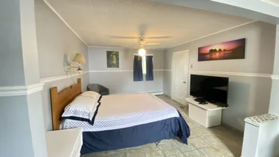 MOTEL 12