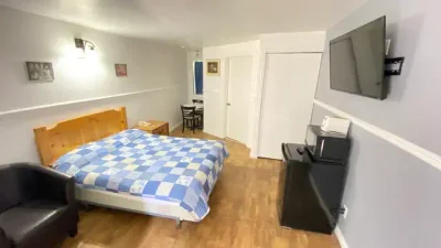 MOTEL 1