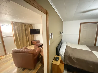 MOTEL 8